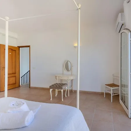 Monte Da Torre By Interhome Alfarrobeira (Loule)